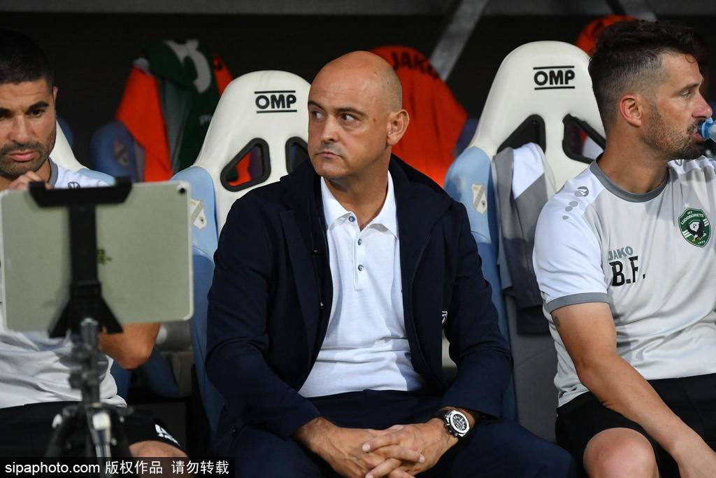 包含欧洲国家足球赛备战期间训练紧张有序的词条 包含欧洲国家足球赛备战期间训练紧张有序的词条