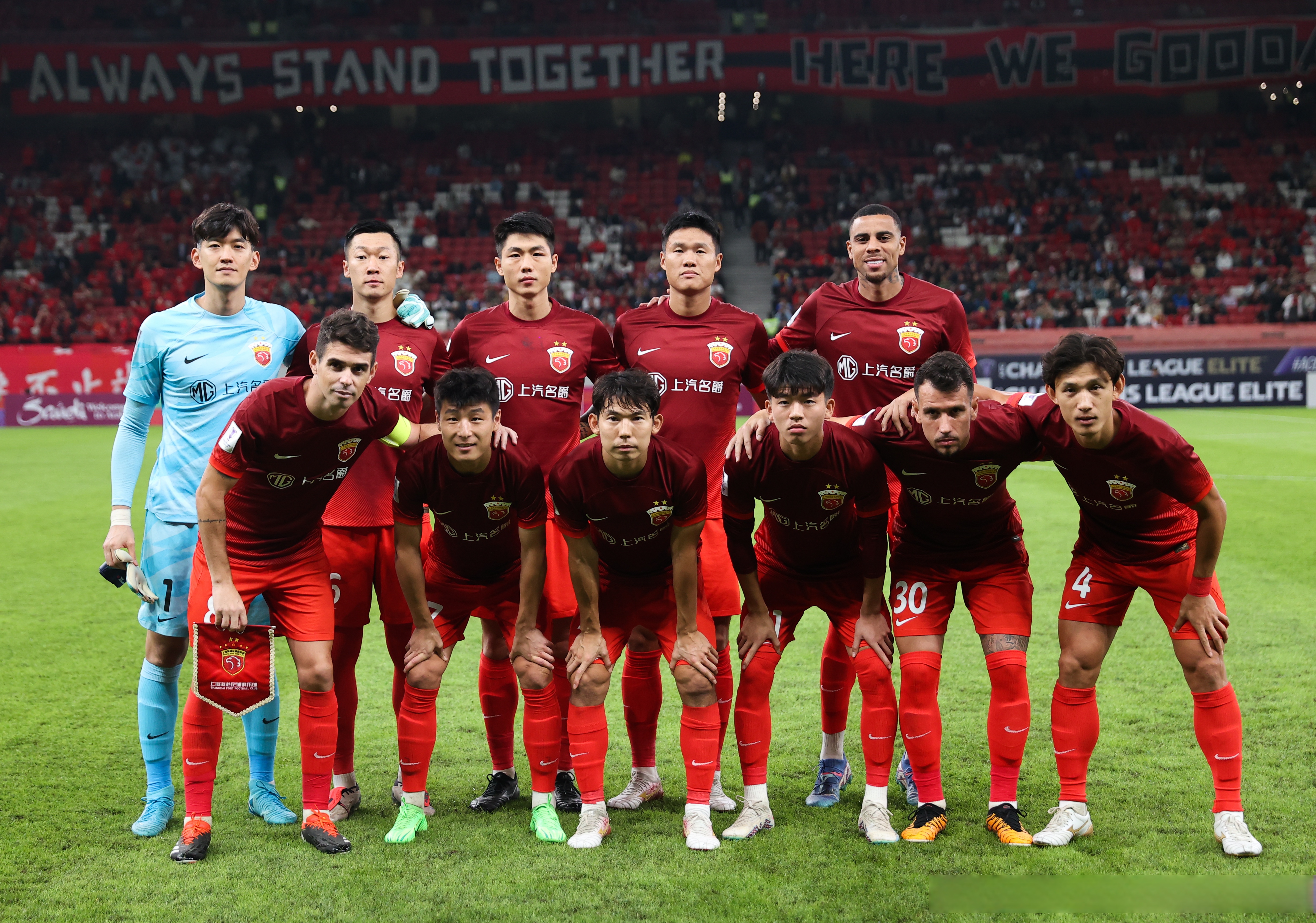 柏林联队球员奋力拼搏,最终战胜对手 柏林联队球员奋力拼搏,最终战胜对手