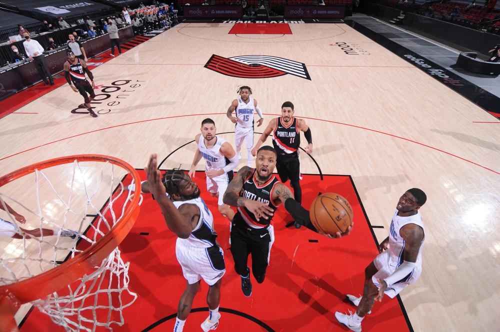 骑士轻取上海队，利拉德统治全场的简单介绍