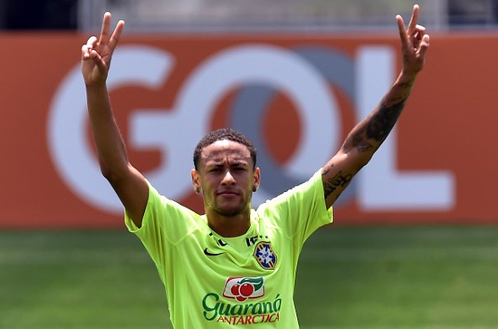 包含秘鲁强势意大利，阿奎罗关键制胜的词条