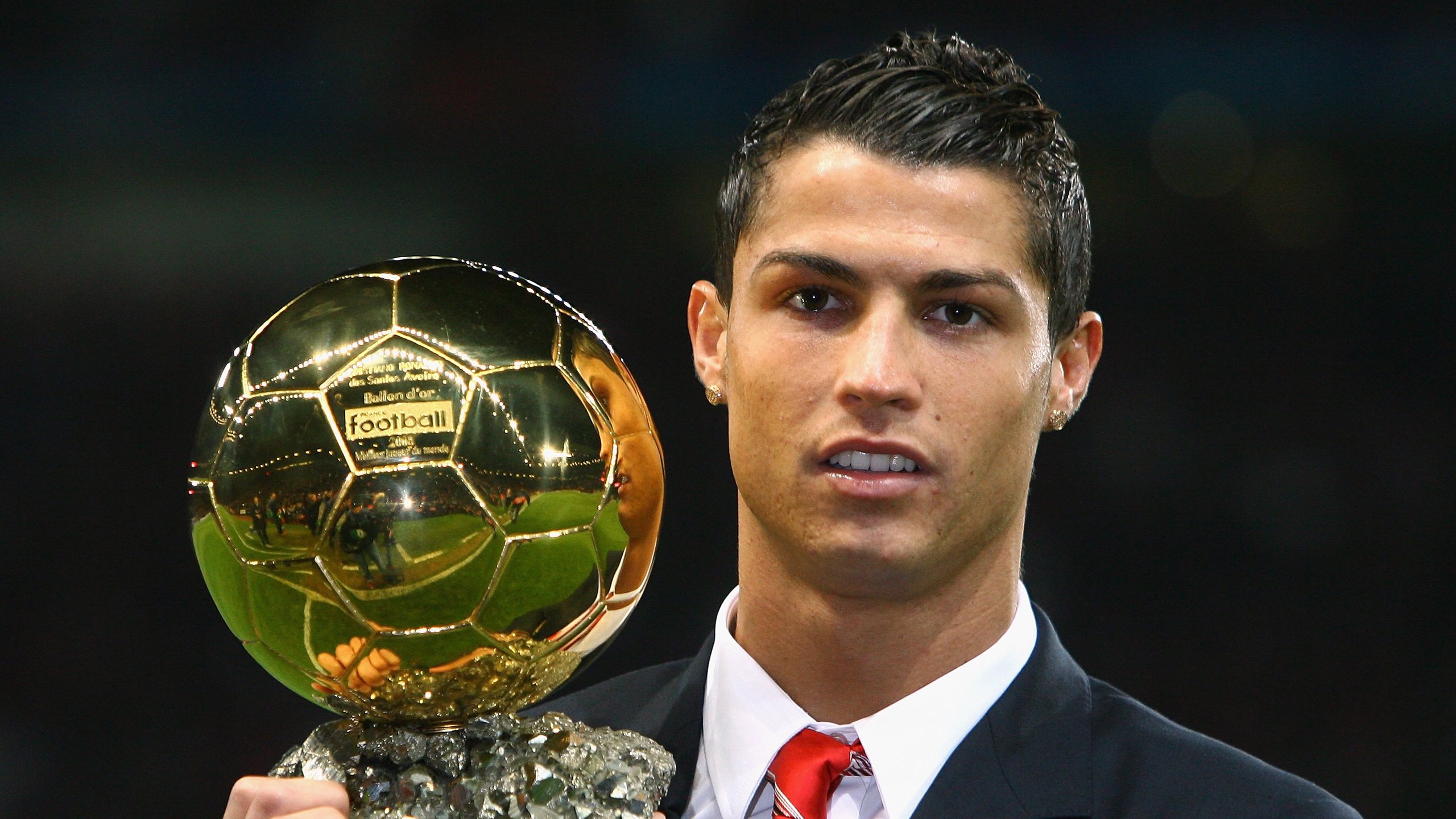 红牛压哨绝杀，梅西主宰全场，莱比锡与瑞士之战的战术博弈与巨星时刻